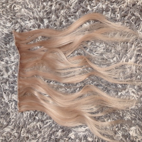 Remi cachet had tied extensions - Picture 2 of 4